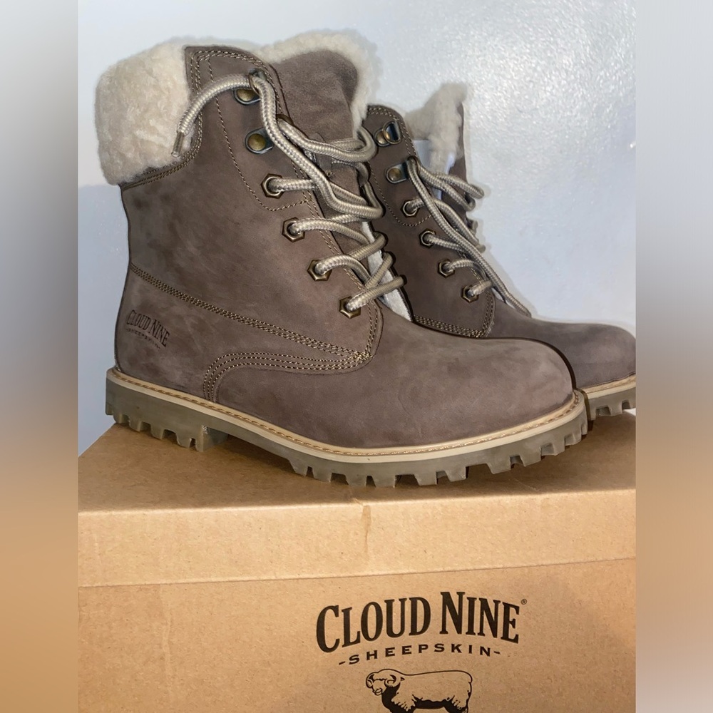 NWT Cloud Nine Sheepskin Kindra Boots Wm Size 8